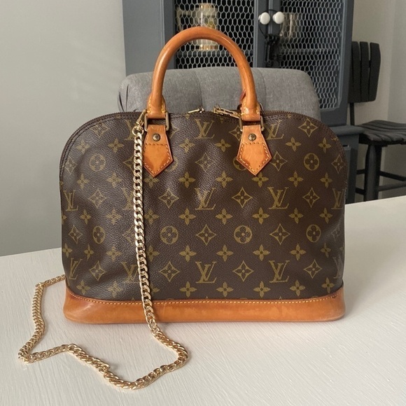 Louis Vuitton Alma Monogram with Gold Chain - Picture 1 of 17